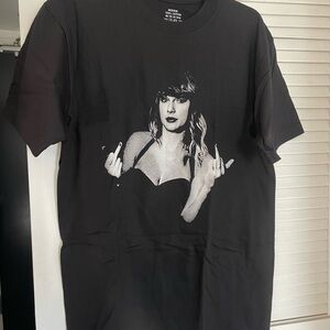 Taylor Swift Middle Finger Black T-Shirt